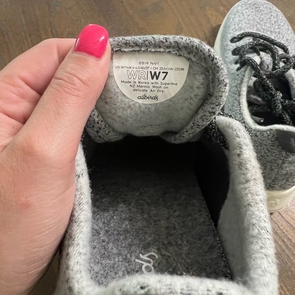 Allbirds-Women's Wool Runners Size 7 - Picture 3 of 3